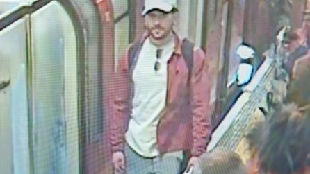 Londra'da metroda etek altı görüntü çeken şüpheli aranıyor