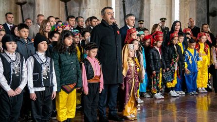 Bakan Tekin 81 ilden çocuklarla Anıtkabir'de