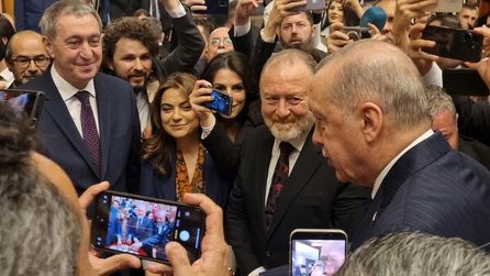 23 Nisan resepsiyonunda Cumhurbaşkanı Erdoğan'ın samimi görüşmesi