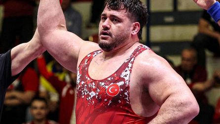 Rıza Kayaalp Avrupa Güreş Şampiyonası'nda 13. altın madalyasını kazandı