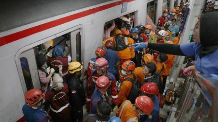 Endonezya'da tren kazasında 14 ölü, 38 yaralı