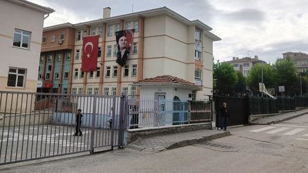 Sincan'daki ortaokulda silah bulunduran öğrenciye güvenlik önlemi alındı