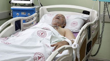 72 yaşındaki adam küçük bir yaradan dolayı ölüm tehlikesiyle karşılaştı