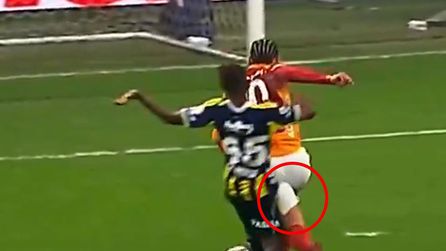 Galatasaray ve Fenerbahçe derbisinde tartışmalı pozisyon yaşandı