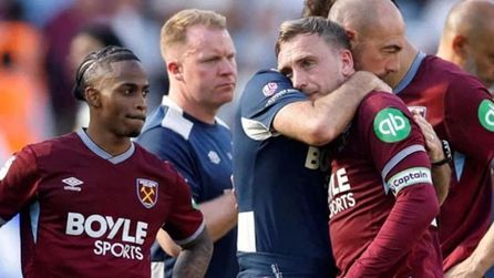 West Ham United Premier Lig'den düştü, Leeds United kaldı