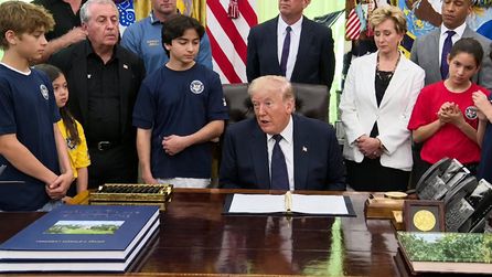 Donald Trump, çocuklara İran'ın nükleer silahları hakkında konuştu