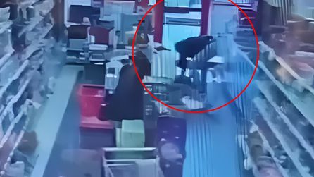 Bursa'da Jandarma, Yerde Yatan Müşteriye Kalp Masajı Yaptı