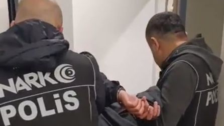 Mersin'de kırmızı bültenle aranan uyuşturucu şüphelisi yakalandı