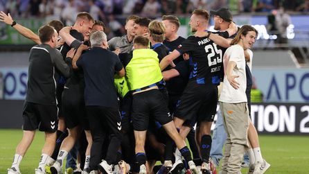 Paderborn, Wolfsburg'u yenerek Bundesliga'ya yükseldi