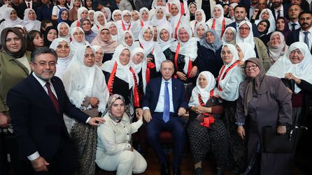 Cumhurbaşkanı Erdoğan kadın çiftçilerle buluştu