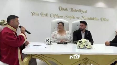 Nikah törenindeki gelin adayı dalgınlığıyla dikkat çekti