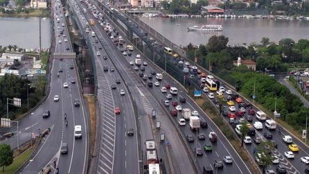 İstanbul'da yağmur ve iş çıkışı trafiği yoğunlaştırdı