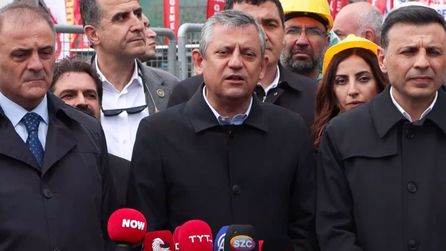 Özgür Özel Kadıköy'de 1 Mayıs kutlamalarına katıldı