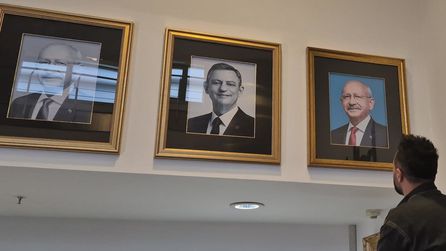 CHP Genel Merkezi'nde Kılıçdaroğlu'nun fotoğrafı yeniden asıldı