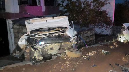 Kahta'da otomobil park halindeki araca çarptı, 4 yaralı
