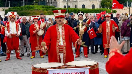 İstanbul'da fetih coşkusu! Mehteran gösterisine yoğun ilgi