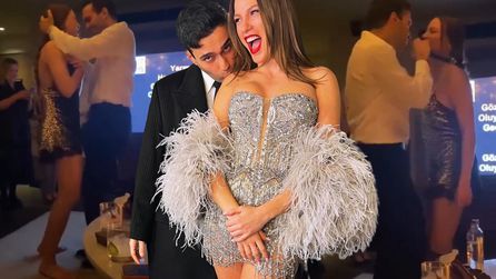 Serenay Sarıkaya ve Mert Demir'in dansı dikkat çekti
