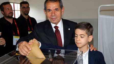 Dursun Özbek Galatasaray Başkanlığına Yeniden Seçildi