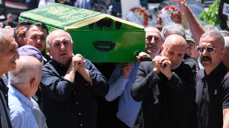 Mevlüt Çavuşoğlu kardeşini son yolculuğuna uğurladı