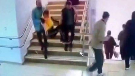 Malatya'daki depremde öğretmenlerin öğrencileri tahliye anları görüntülendi
