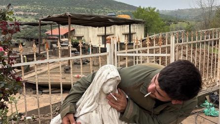 İsrail askerinin Meryem Ana heykeline saygısızlığı tepki topladı