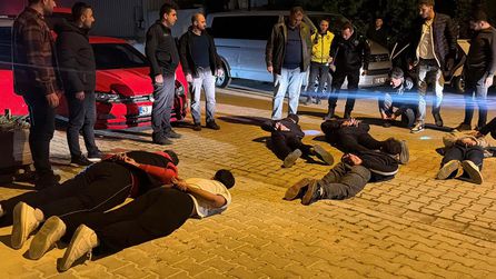 Kütahya'da alkol alan grup gözaltına alındı