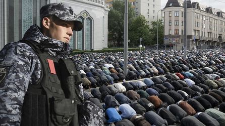 Moskova'da Kurban Bayramı Namazı Camilere Sığmadı