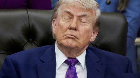 Trump'ın Oval Ofis'teki görüntüleri sosyal medyada tartışma yarattı
