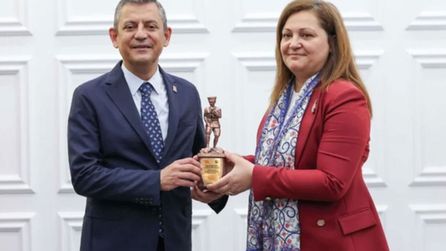 Burcu Köksal ve Veysel Topçu AK Parti'ye katıldı