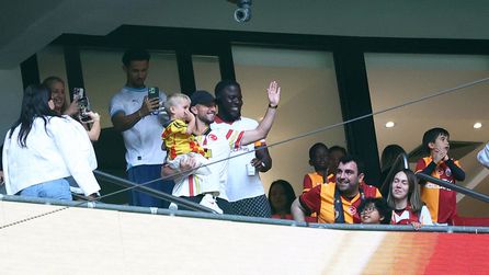 Dries Mertens Galatasaray Maçında Taraftarlarla Buluştu