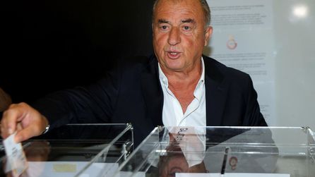 Fatih Terim Galatasaray Genel Kurulu'nda oyunu kullandı