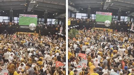 Hull City taraftarları Wembley'de Türk bayraklarıyla buluştu
