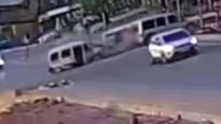 Yüksekova'da zincirleme trafik kazasında 11 kişi yaralandı