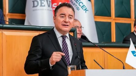 Babacan, Ekonomi ve Siyasetteki Sorunlara Dikkat Çekti