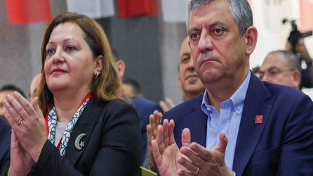Burcu Köksal, Özgür Özel'in mesajlarını paylaşarak açıklama yaptı