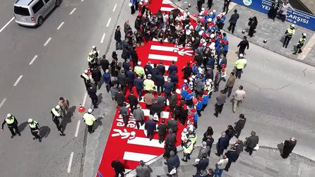Kayseri'de 'önce yaya' halısı ile trafik farkındalığı artırıldı