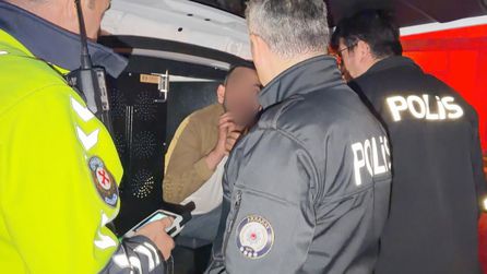 Aksaray'da alkollü sürücü kaza yaptı, eşini unutmadı