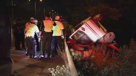 İzmir'de su kanalına devrilen araçta iki kişinin cesedi bulundu