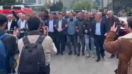 CHP Genel Merkezi önünde gerginlik ve arbede yaşandı