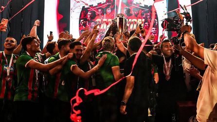 Amedspor Süper Lig'e yükseldi, kupasını törenle aldı