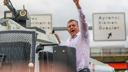 Özgür Özel, CHP'deki değişim sonrası ilk mitingini İzmir'de yapacak