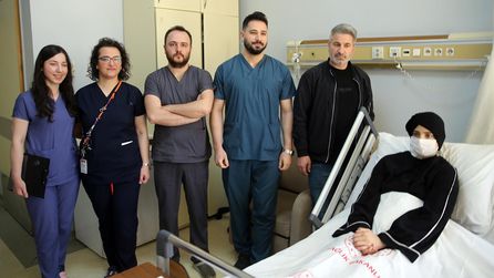 Hamile kadına iki ayrı ameliyat başarıyla uygulandı