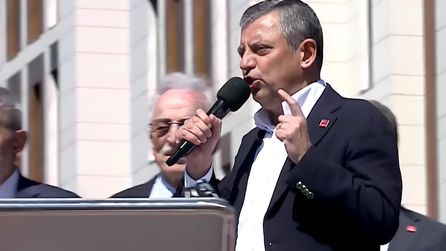 Özgür Özel Rize'de miting düzenledi ve Akın Gürlek'e yanıt verdi