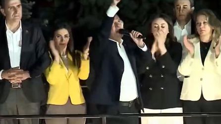 Ankara'da CHP Genel Başkanı Özgür Özel, görevden uzaklaştırma kararına tepki gösterdi