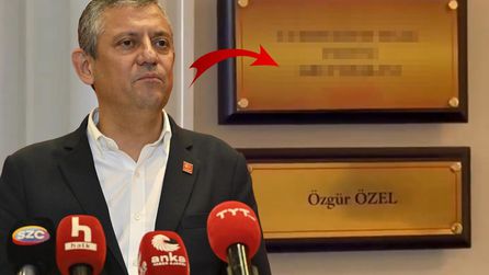 Özgür Özel'in TBMM'deki Makam Odasındaki Unvan Değişikliği