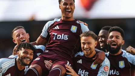 Premier Lig'de Manchester City, Aston Villa'ya 2-1 Yenildi