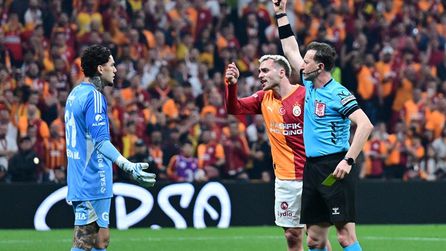 Fenerbahçe kalecisi Ederson sözleşmesi ve ailesine yönelik hakaretler hakkında konuştu