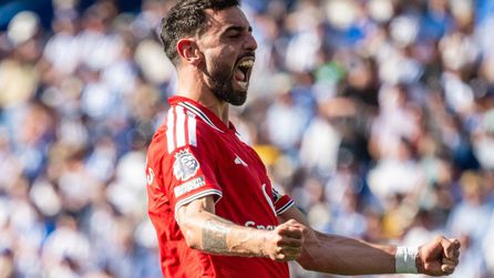 Manchester United, Brighton'ı 3-0 yenerek sezonu tamamladı