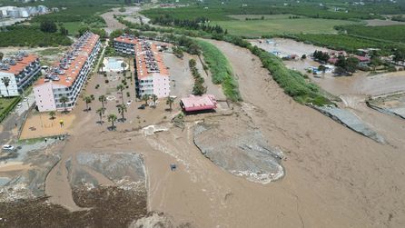 Hatay'da sağanak yağış nedeniyle sel baskınları yaşandı