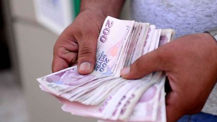 Petrol fiyatları 100 doları geçti, motorin zam bekleniyor